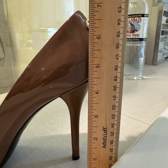 Louis Vuitton Lock Pump - Like New - Guaranteed Authentic - Picture 7 of 7